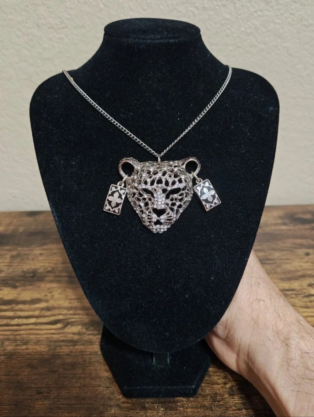 80s Silver Tone Openwork Filigree/Pierced Leopard/Panther Head Pendant Necklace